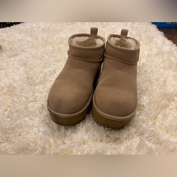 UGG® Classic Ultra Mini Platform Boot Big Kid 5- Sand - Picture 5 of 10